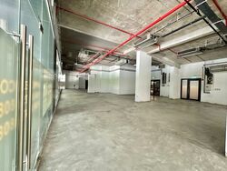 Middle Road (D7), Retail #523110611